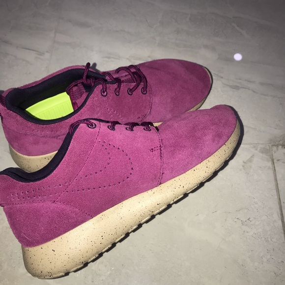 Suede Nike Roshe Women’s Running Shoes - Picture 4 of 6